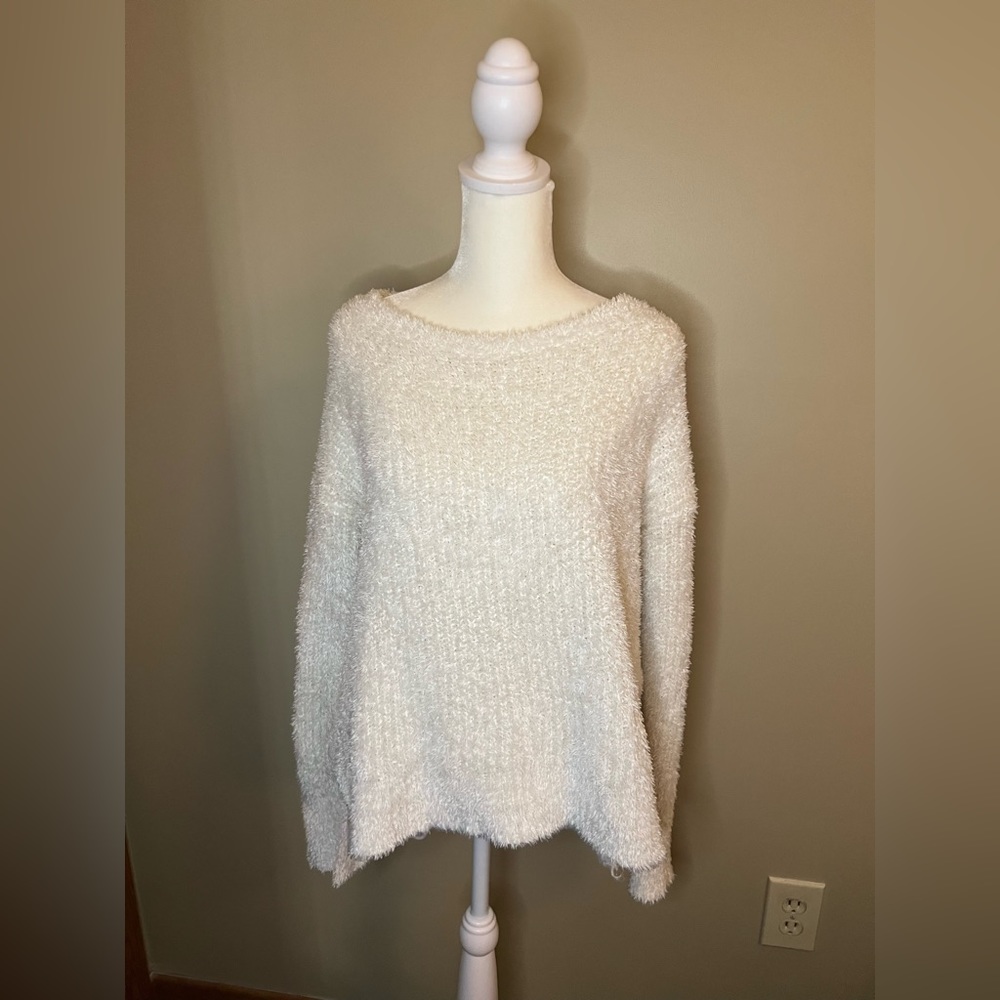 Ellen Tracy White Wool Pullover Sweater